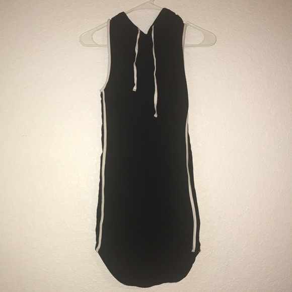 Hooded dress - Picture 1 of 3